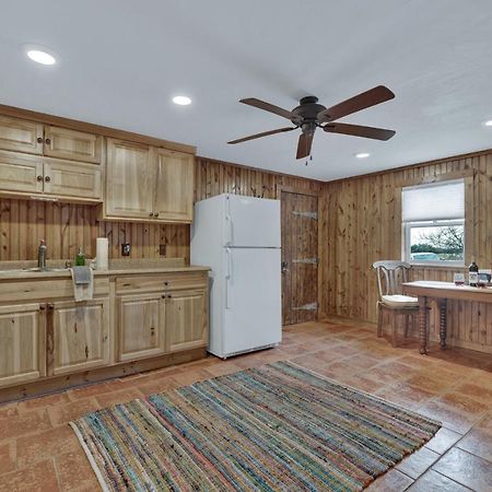 Ohana Ranch Cabin - 12 Minutes To Historic Main St Fredericksburg Eksteriør billede