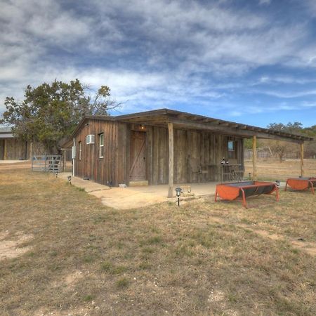 Ohana Ranch Cabin - 12 Minutes To Historic Main St Fredericksburg Eksteriør billede