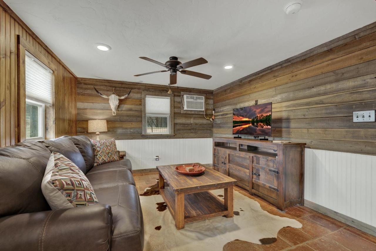 Ohana Ranch Cabin - 12 Minutes To Historic Main St Fredericksburg Eksteriør billede