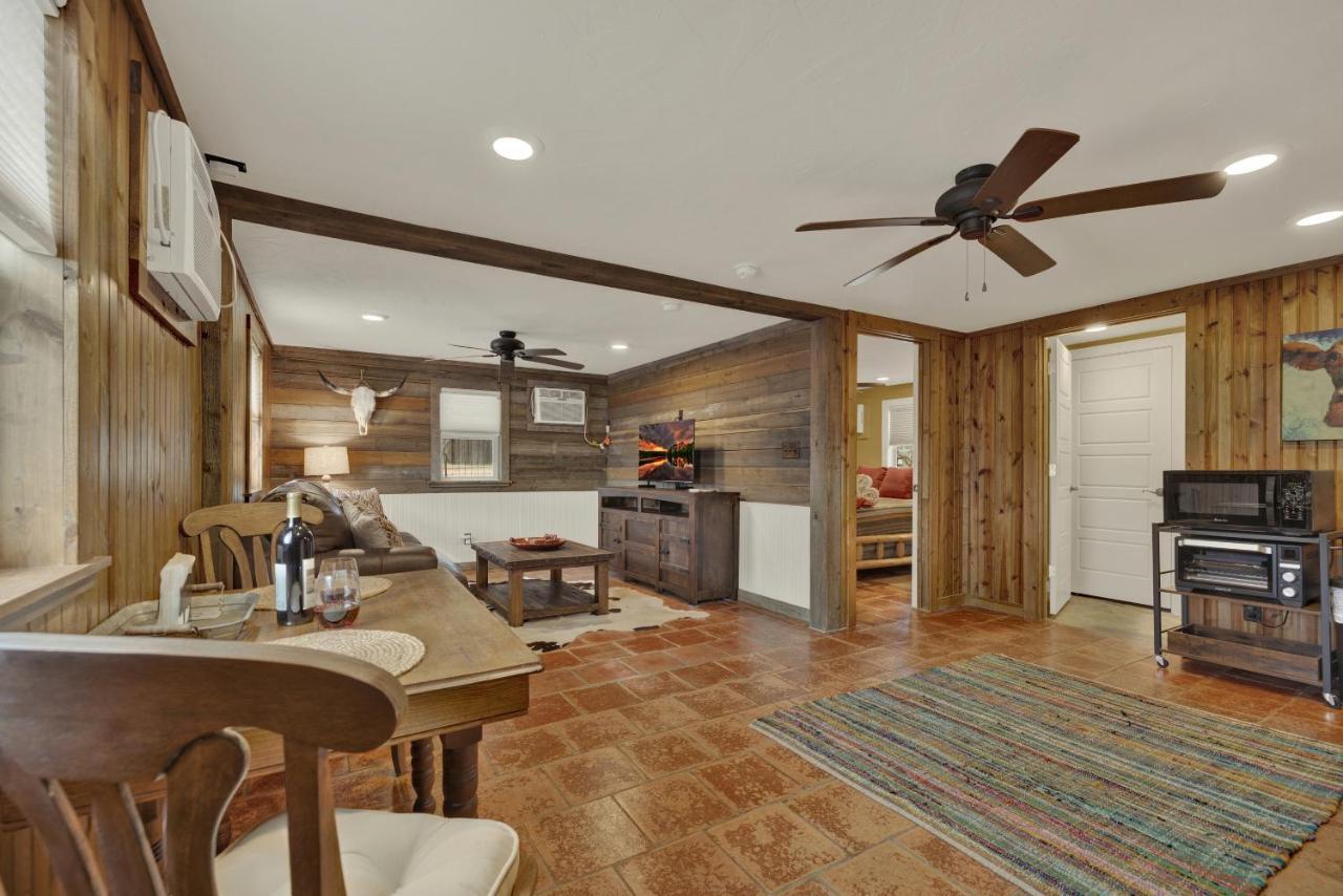 Ohana Ranch Cabin - 12 Minutes To Historic Main St Fredericksburg Eksteriør billede