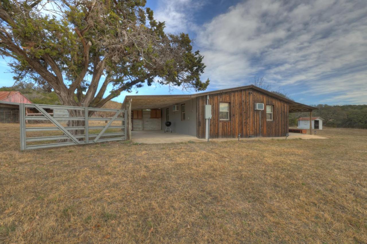 Ohana Ranch Cabin - 12 Minutes To Historic Main St Fredericksburg Eksteriør billede