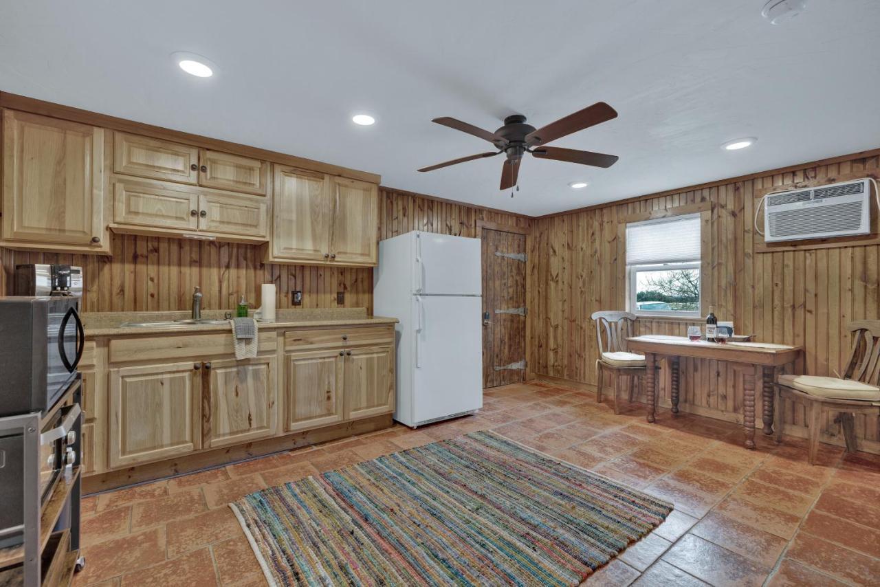 Ohana Ranch Cabin - 12 Minutes To Historic Main St Fredericksburg Eksteriør billede