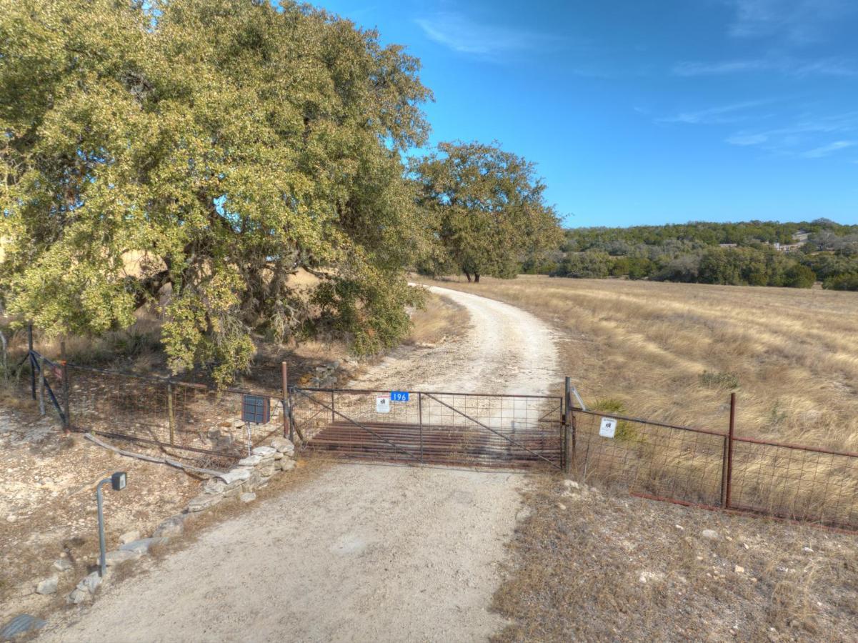 Ohana Ranch Cabin - 12 Minutes To Historic Main St Fredericksburg Eksteriør billede