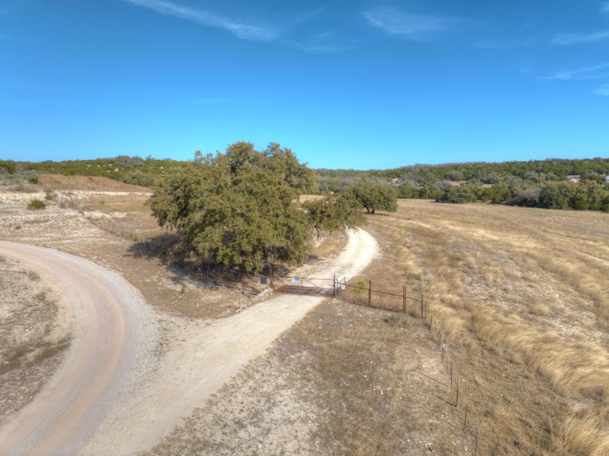 Ohana Ranch Cabin - 12 Minutes To Historic Main St Fredericksburg Eksteriør billede